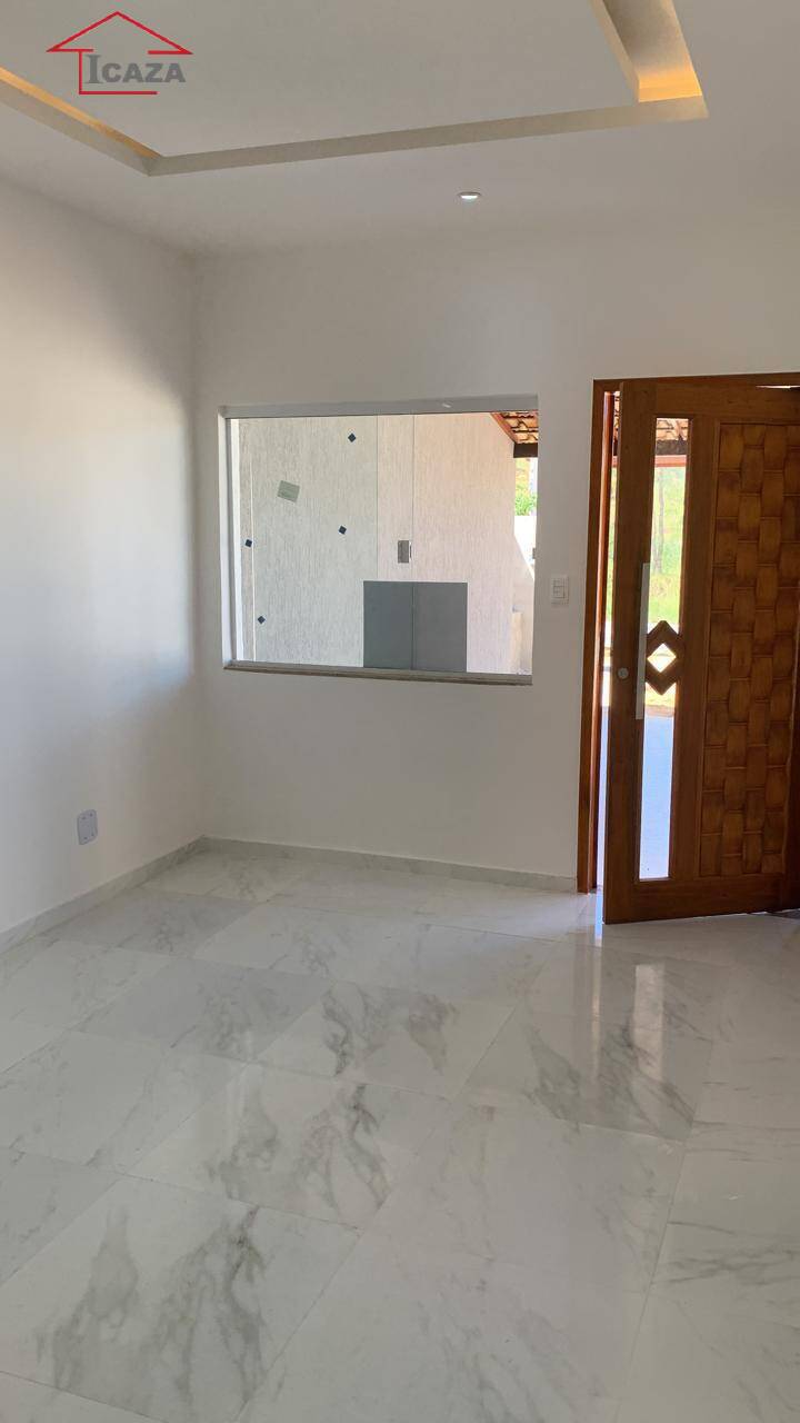 Casa à venda com 3 quartos, 102m² - Foto 1